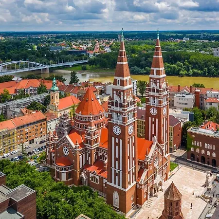 Rudi Es Ficko Lakosztaly Apartment Szeged